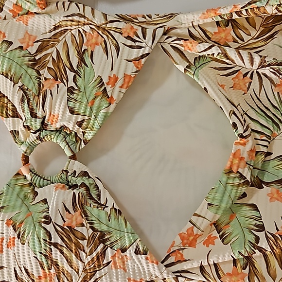 Rip Curl 1pc Bathingsuit - Picture 4 of 6